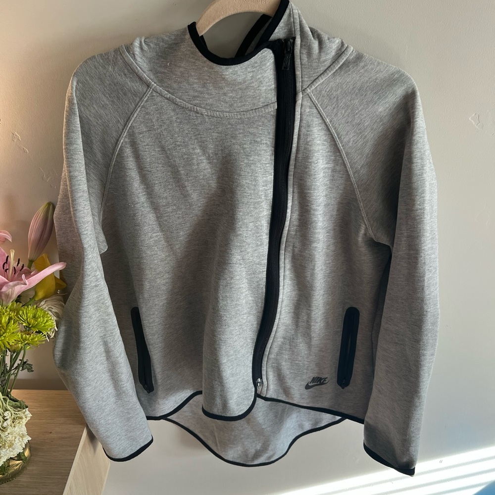 Nike tech cape